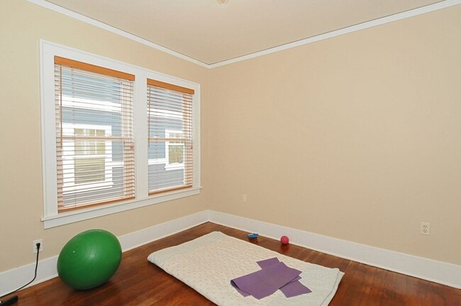Building Photo - Beautiful Craftsman Home in Desired Neighb...