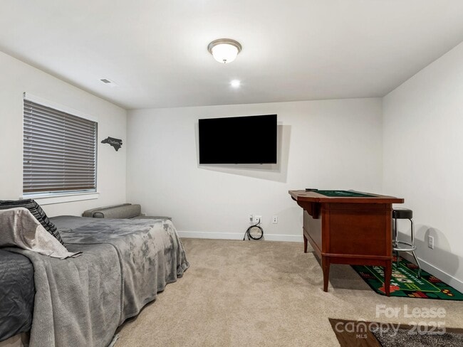 Building Photo - 2049 Birchside Dr
