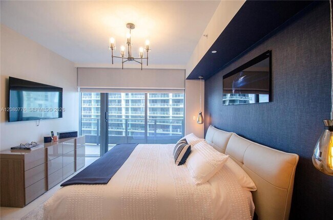 Building Photo - 1000 Brickell Plaza