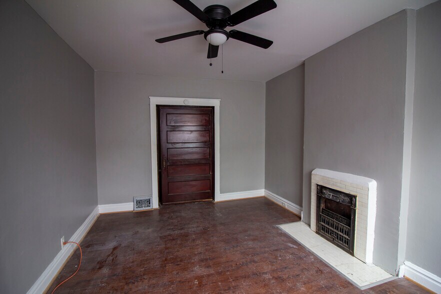 Building Photo - 4221 Dewey Ave