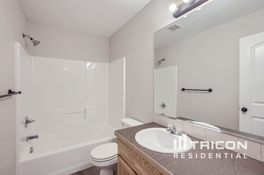 Building Photo - 7363 Ocean Ridge St