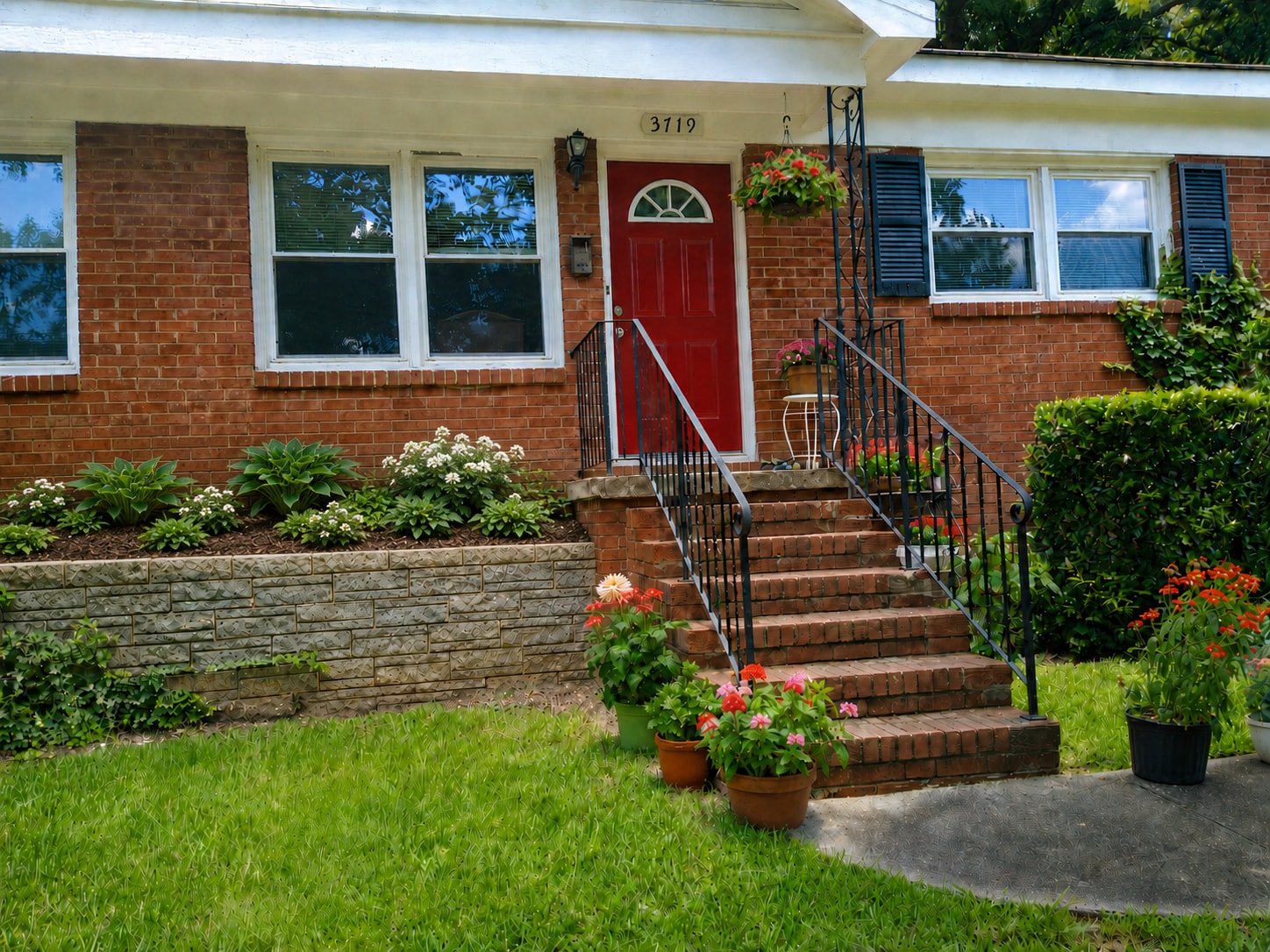 Building Photo - 3719 Dresden Dr E