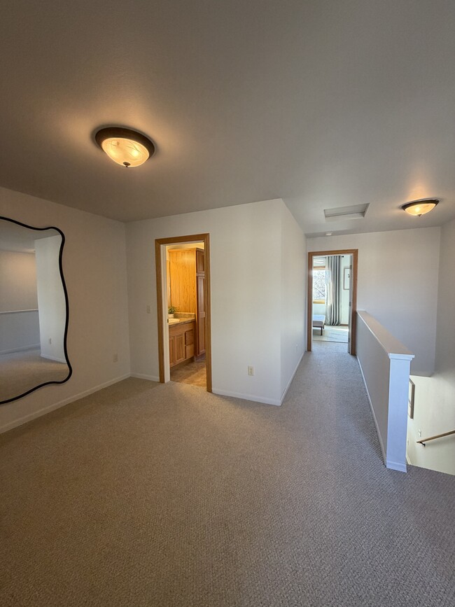 Building Photo - 574 Killarney St