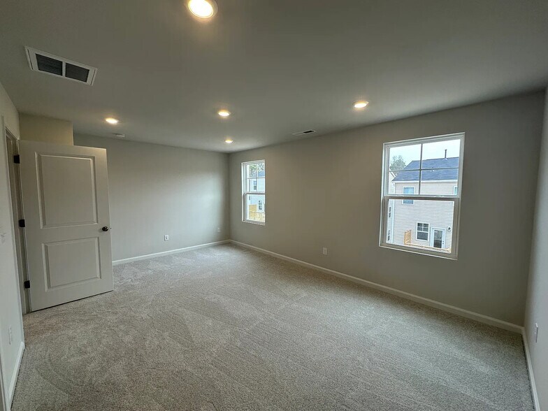 Building Photo - Room in Townhome on Hemlock Cone Wy