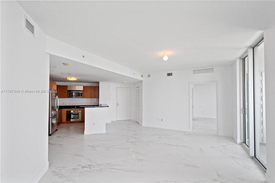 Building Photo - 300 S Biscayne Blvd