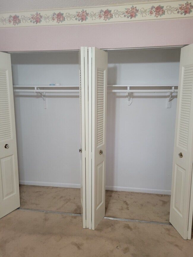 Building Photo - 1900 W 54th St