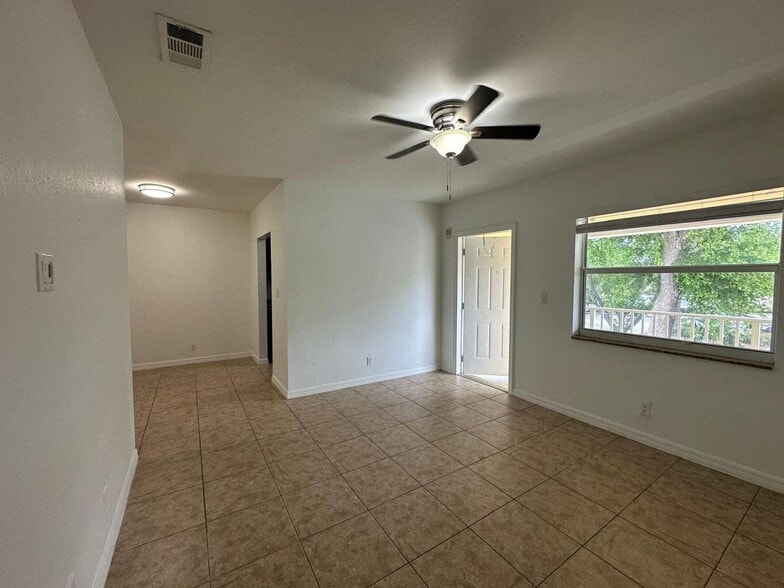 Interior Photo - 2640 Ivy Apartments LLC
