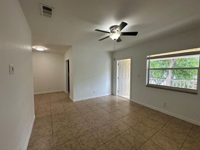 Building Photo - 2640 Ivy Apartments LLC