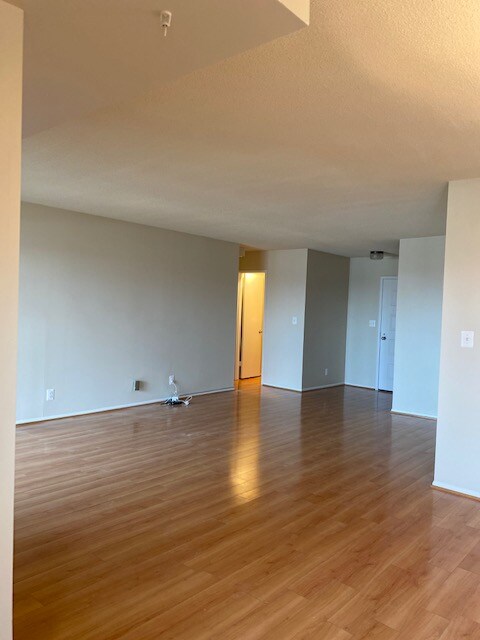 Building Photo - 8370 Greensboro Dr