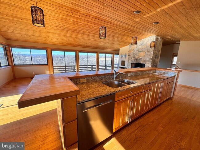 Building Photo - 72 Jordans Rd