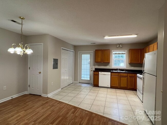 Building Photo - 128 Locomotive Ln