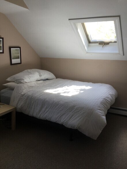 Building Photo - 889 Hope St