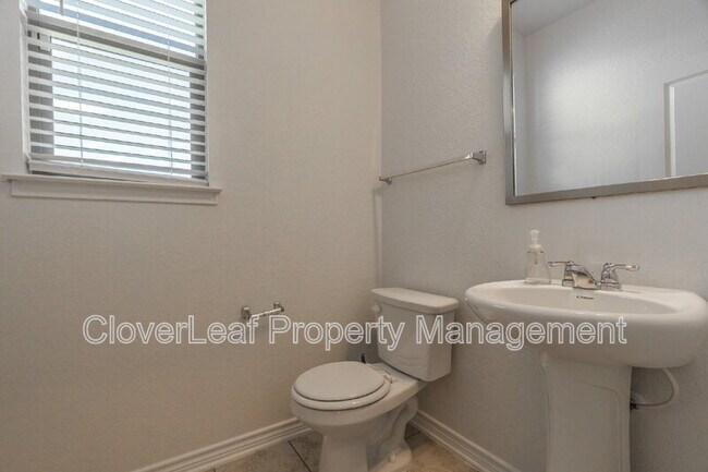 Building Photo - 308 Rustic Springs