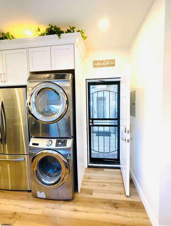 Building Photo - 1 S Bartram Ave