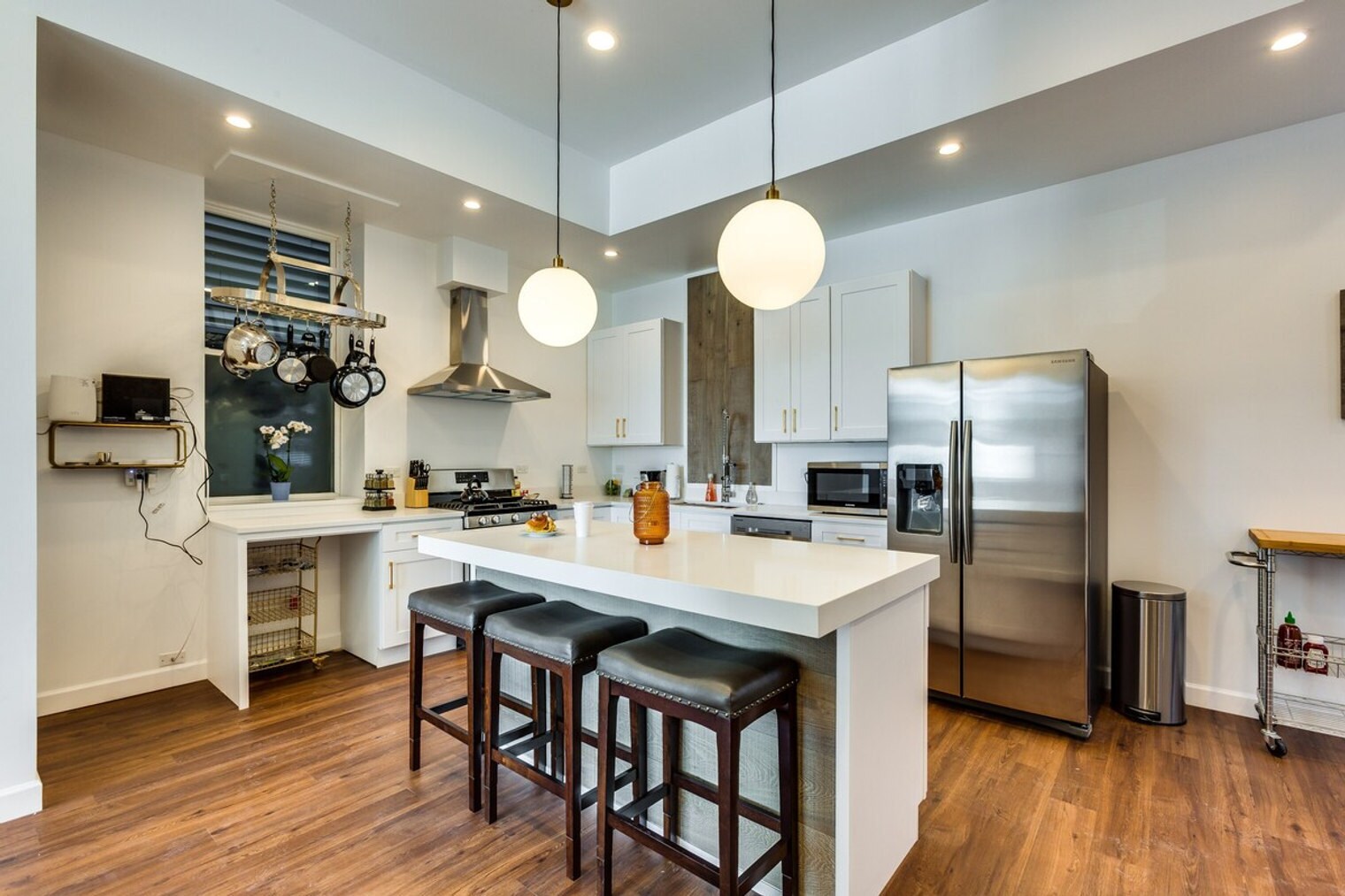 Building Photo - 706 N Racine Ave