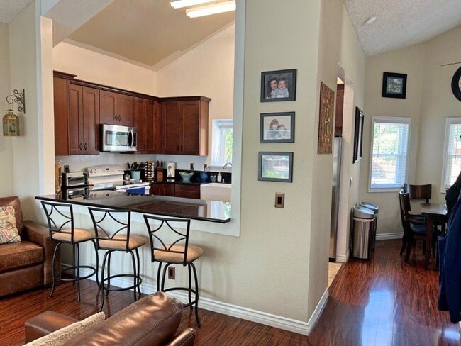 Building Photo - BEAUTIFULLY REMODELED 2 STORY VACAVILLE *S...