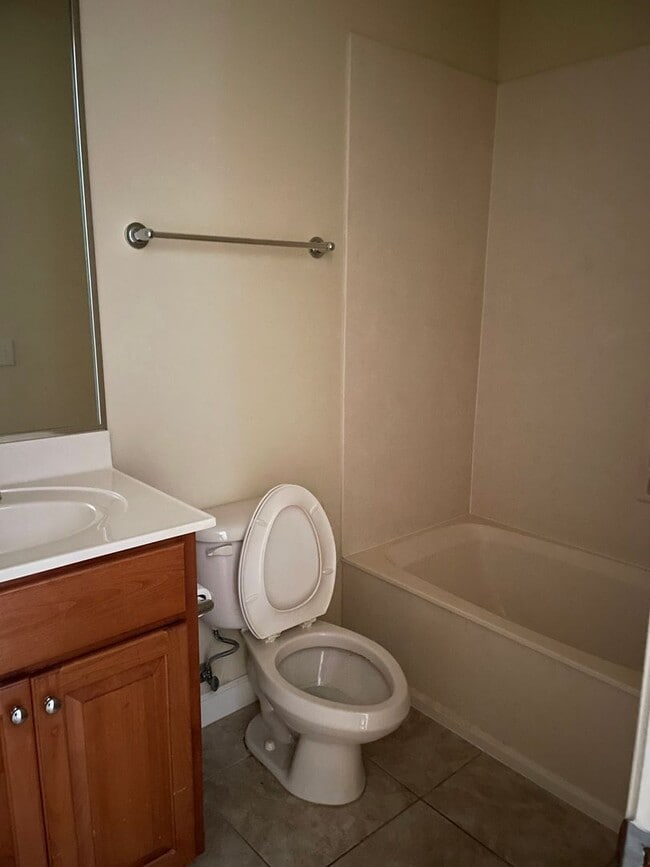 Building Photo - Great 3 Bedroom home - Coming from March 20th