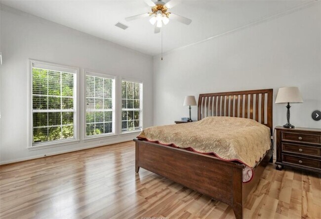 Building Photo - 4601 Valleybrook Cir