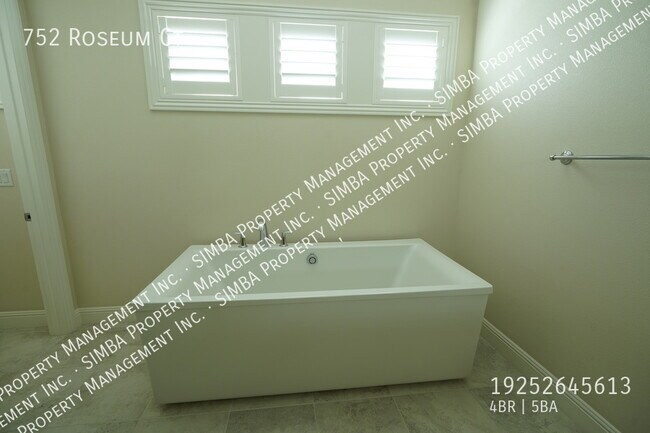 Building Photo - 752 Roseum Ct