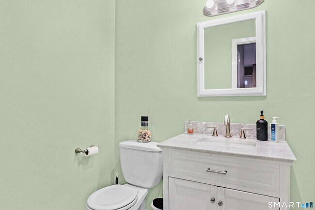 Building Photo - 14 1/2 Fairview Ave