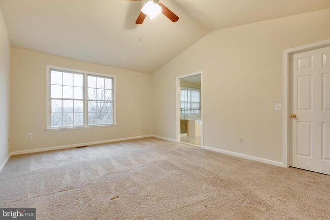 Building Photo - 8627 Trail View Dr