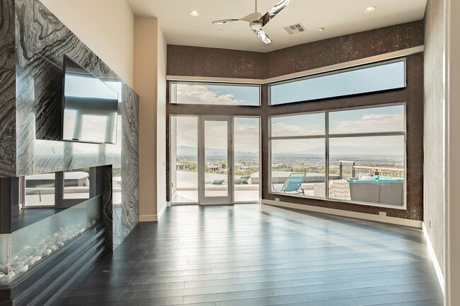 Building Photo - UNUBSTRUCTED VIEWS FROM THIS MACDONALD HIG...