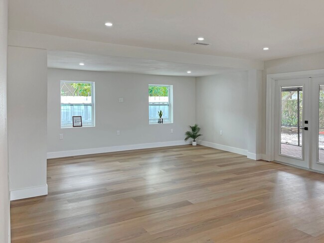 Building Photo - Fully Remodeled Snell Isle Luxury Home - A...