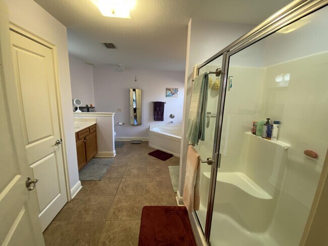 Building Photo - 2722 Lakes Edge Ln