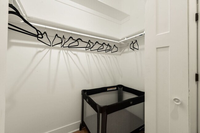 Building Photo - 1941 W Augusta Blvd