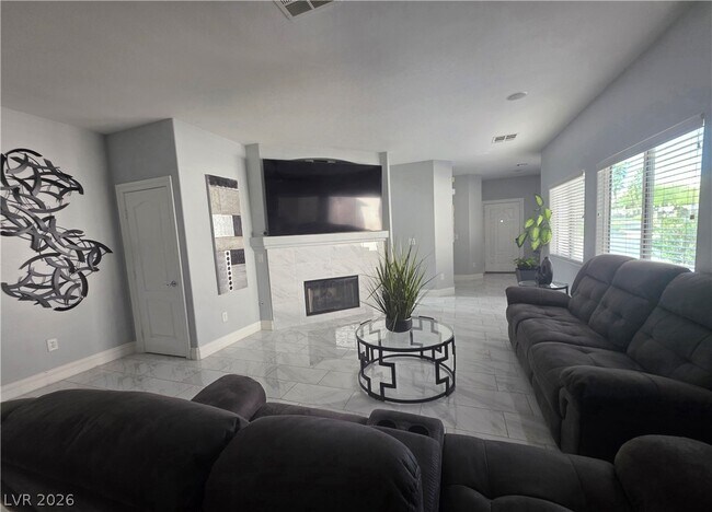 Building Photo - 7180 N Campbell Rd