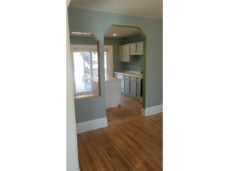 Building Photo - 4239 Longfellow Ave