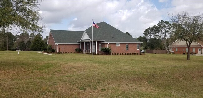 Building Photo - 565 Twin Ponds Dr