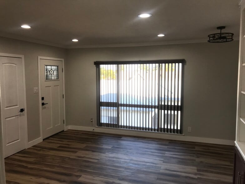 Building Photo - 1742 W 83rd St