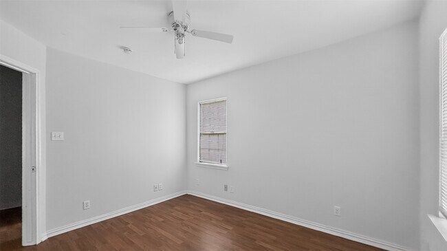 Building Photo - 1118 Hunter Dr