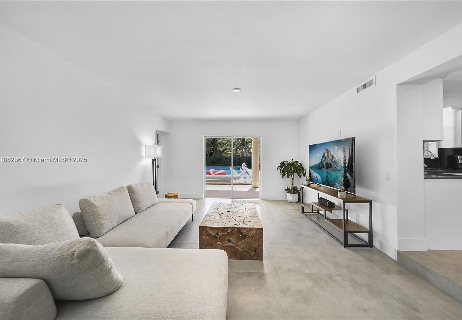 Building Photo - 620 SW 22nd Rd