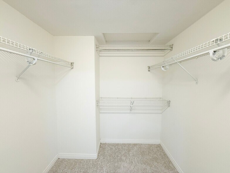 Building Photo - 144 S 3rd St