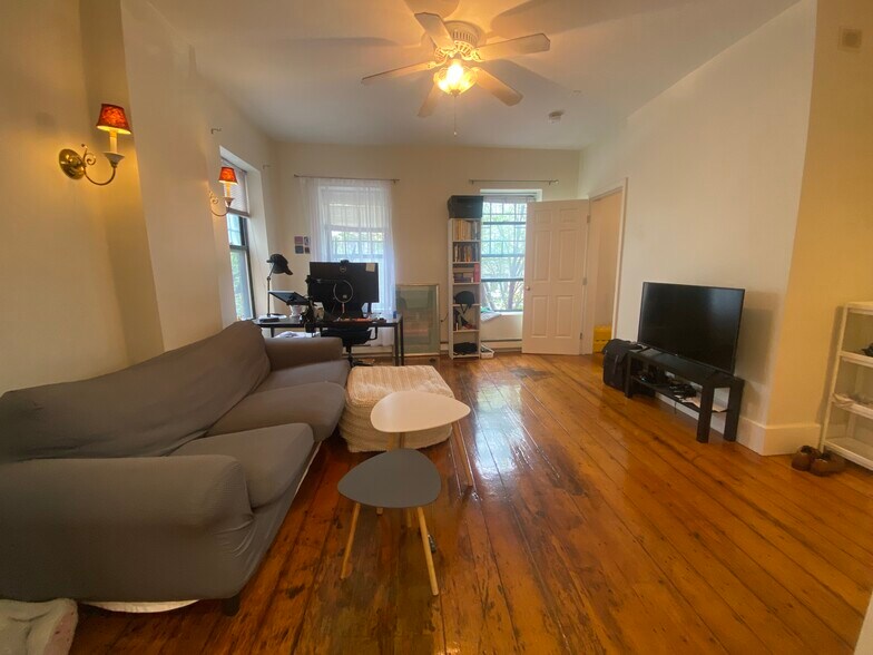 Building Photo - 1675 Washington St