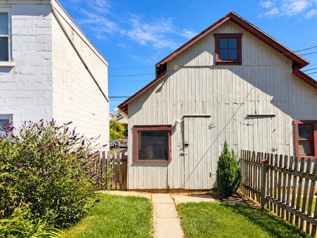 Building Photo - 127 N Liberty St