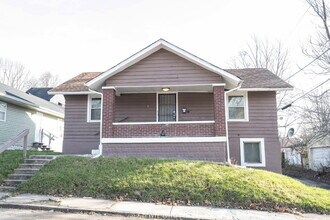 Building Photo - "Charming 2-Bed Home in Indianapolis – Coz...
