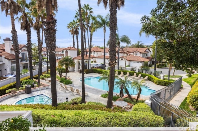 Building Photo - 75 Vía Lampara