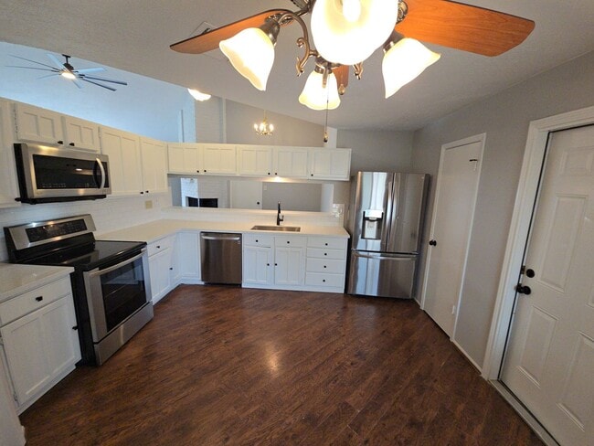 Building Photo - 19415 Southaven Dr