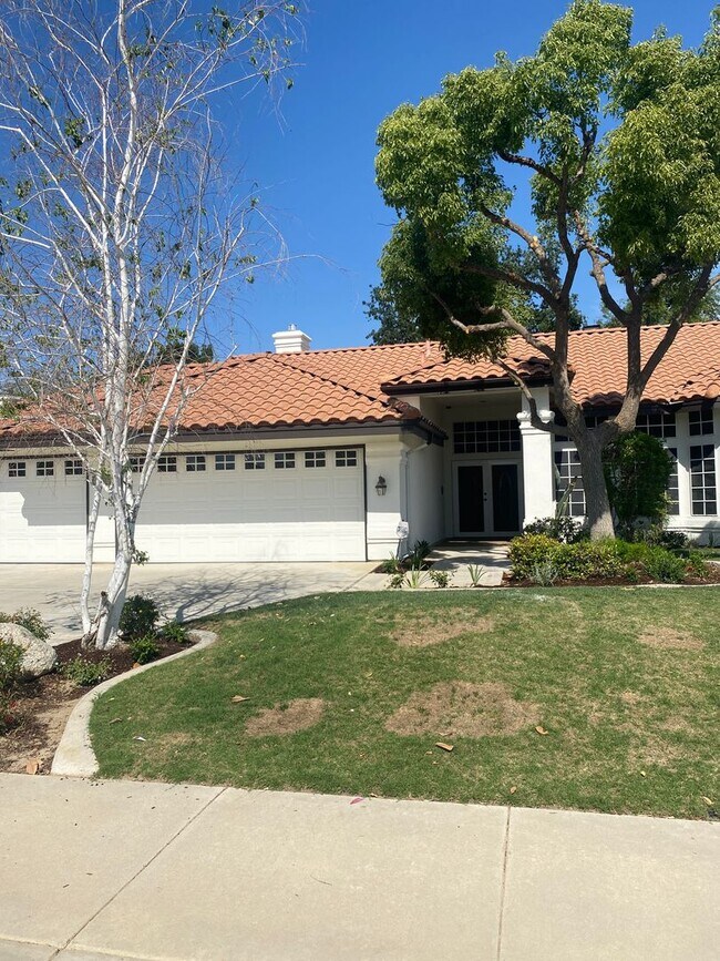 Building Photo - Gorgeous 3 Bedroom 2 Bath Home