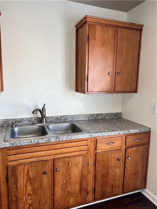 Building Photo - 1749 Bernandino St