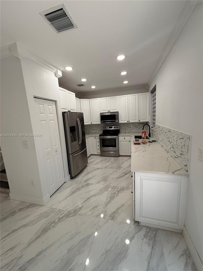 Building Photo - 721 NW 170th Terrace