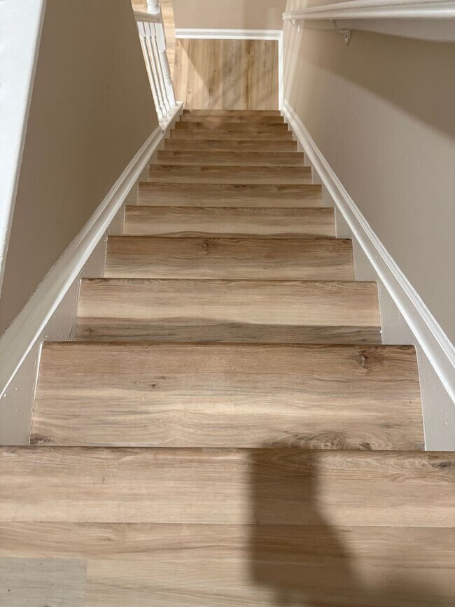 Building Photo - 100 Shawnee Pl