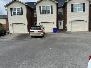 Building Photo - 226 Spg Crk Ave