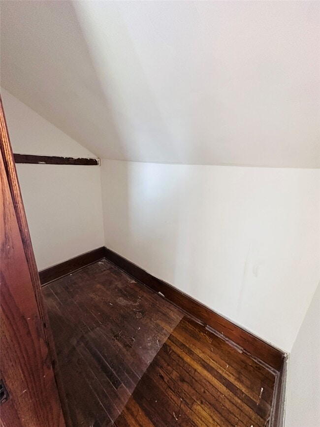 Building Photo - 210 Squires Ave