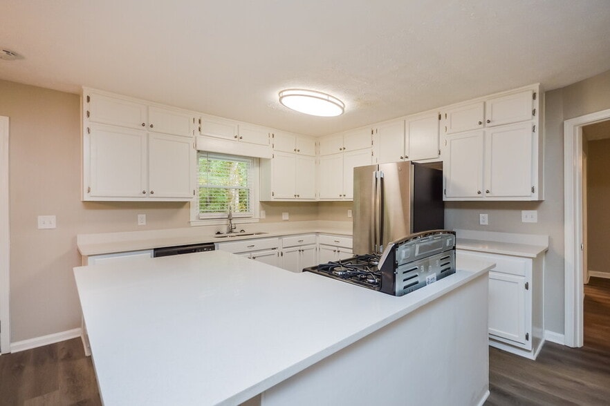 Building Photo - 9136 Tara Dr SW