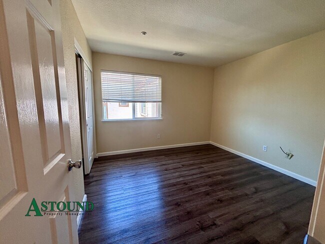 Building Photo - 1268 Picadilly Ln