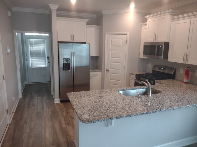 Building Photo - 1031 Ashcroft Cir
